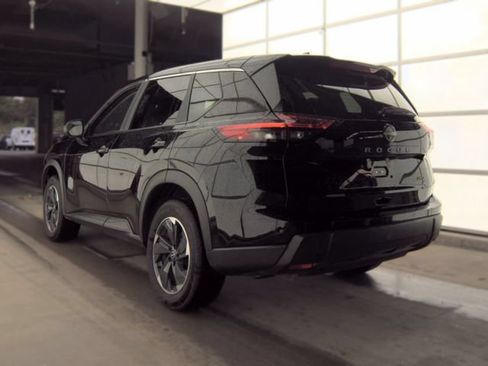 Used 2025 Nissan Rogue SV AWD/4WD image 4
