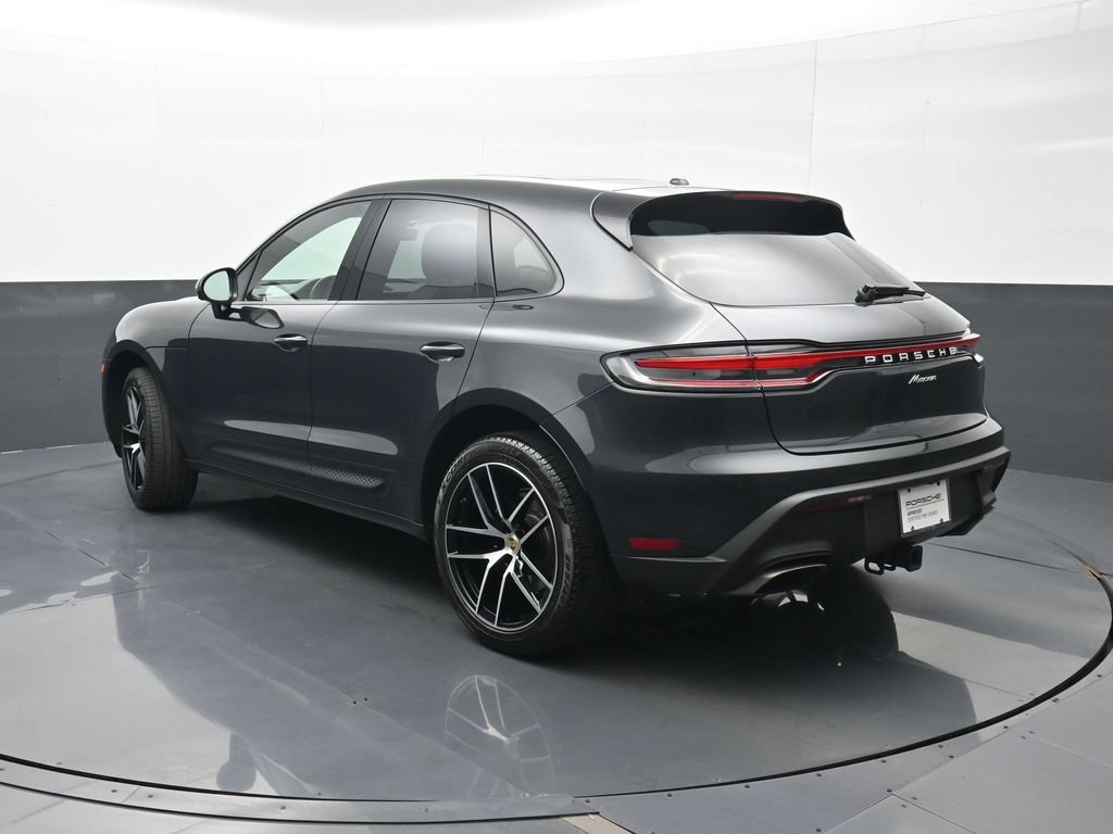 Certified 2023 Porsche Macan AWD/4WD image 3