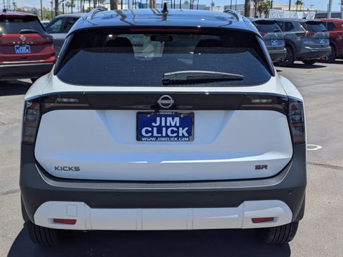 New 2026 Nissan Kicks SR FWD image 3