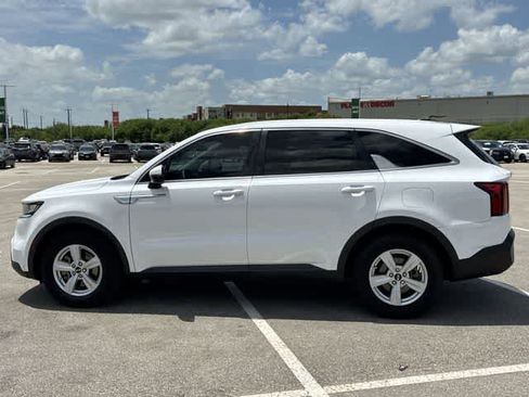 Used 2021 Kia Sorento LX FWD image 3
