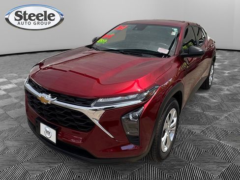 Used 2024 Chevrolet Trax LS FWD image 1