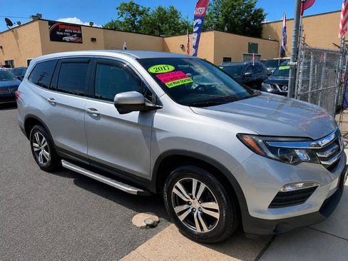 Used 2017 Honda Pilot EX image 2