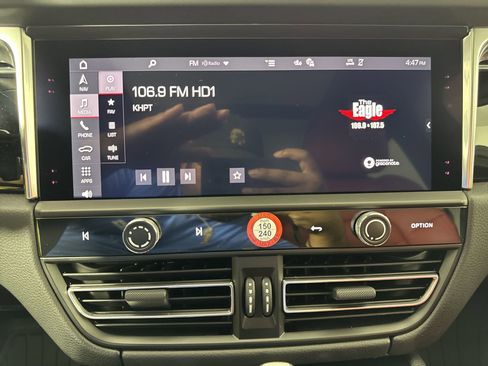 Certified 2025 Porsche Macan image 18