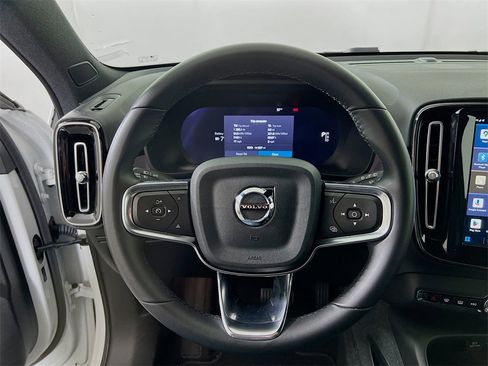 Used 2023 Volvo XC40 Recharge Core image 12