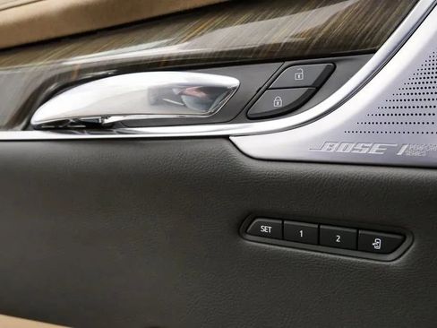 Used 2023 Cadillac XT6 Sport w/ Platinum Package image 15