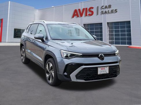 Used 2025 Volkswagen Taos SE AWD/4WD image 9
