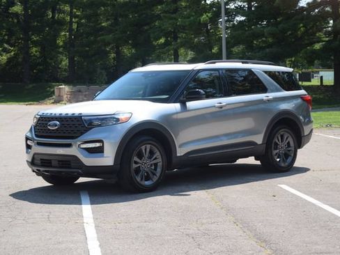 Used 2023 Ford Explorer XLT w/ Equipment Group 202A AWD/4WD image 24