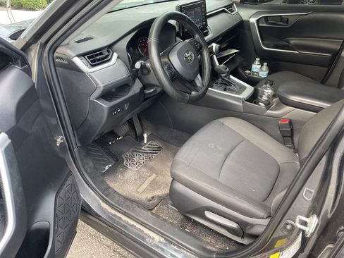 Used 2022 Toyota RAV4 LE FWD image 5