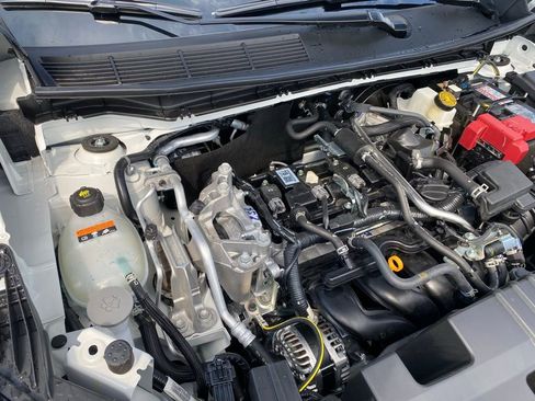 New 2025 Nissan Kicks SR image 30