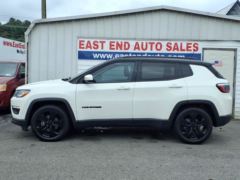 Used 2021 Jeep Compass Latitude w/ Sun and Sound Group FWD image 2