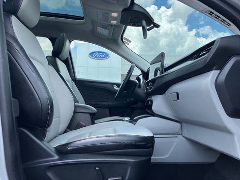 Used 2024 Ford Escape Platinum AWD/4WD image 36