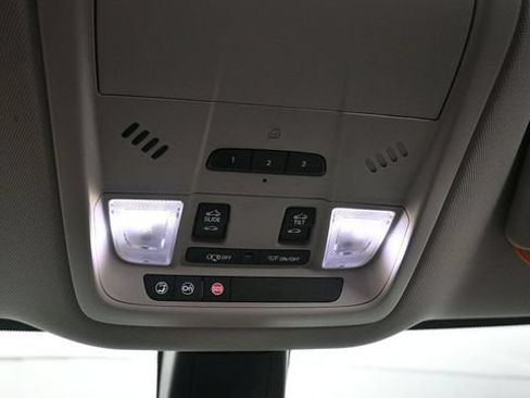 Used 2018 Buick Enclave Premium AWD/4WD image 21