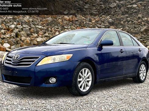 Used 2010 Toyota Camry XLE image 1