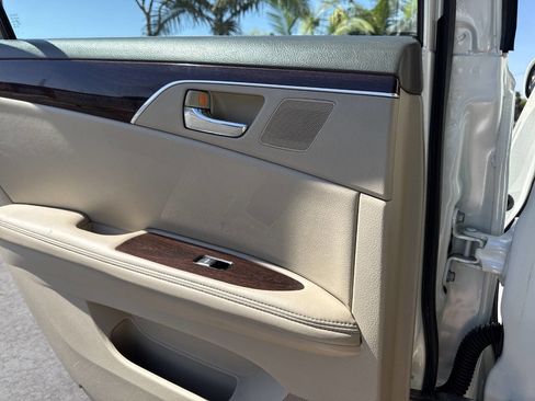 Used 2010 Toyota Avalon XLS image 25