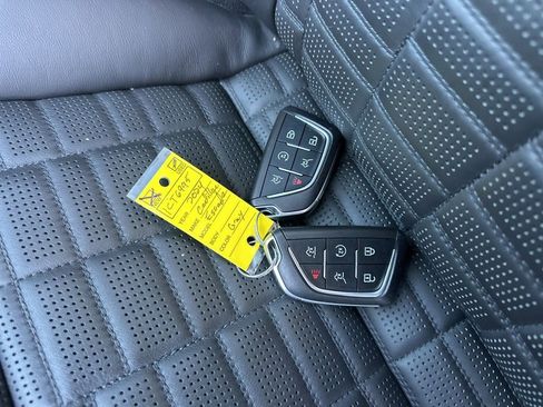 Used 2024 Cadillac Escalade ESV Premium Luxury Platinum image 39