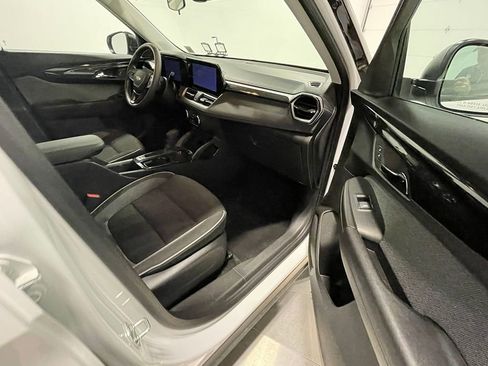 Used 2025 Chevrolet TrailBlazer LS FWD image 23