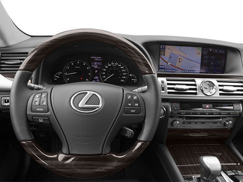 Used 2013 Lexus LS 460 AWD w/ Comfort Pkg image 6
