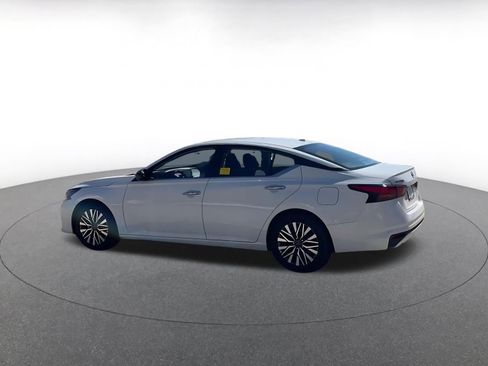 Used 2025 Nissan Altima 2.5 SV FWD image 10