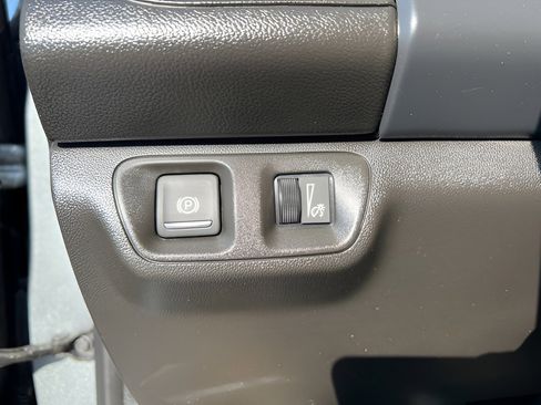 Used 2023 GMC Acadia SLE w/ Driver Convenience Package image 24