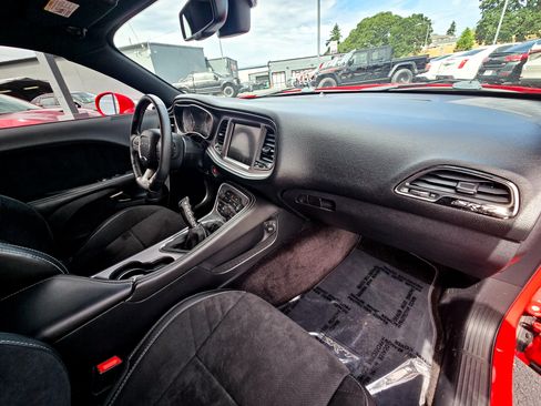 Used 2015 Dodge Challenger SRT Hellcat image 24