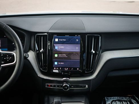 Used 2025 Volvo XC60 B5 Plus image 29