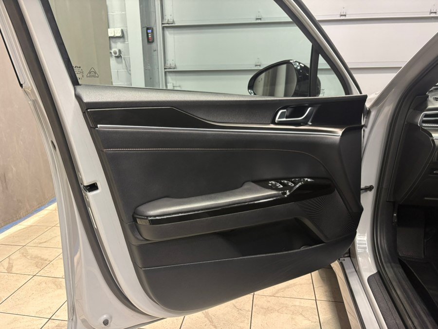 Used 2023 Kia K5 GT FWD image 9