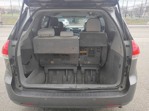Used 2013 Toyota Sienna XLE image 7