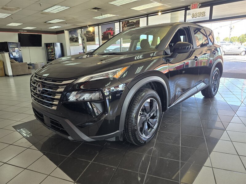 Used 2025 Nissan Rogue SV FWD image 1