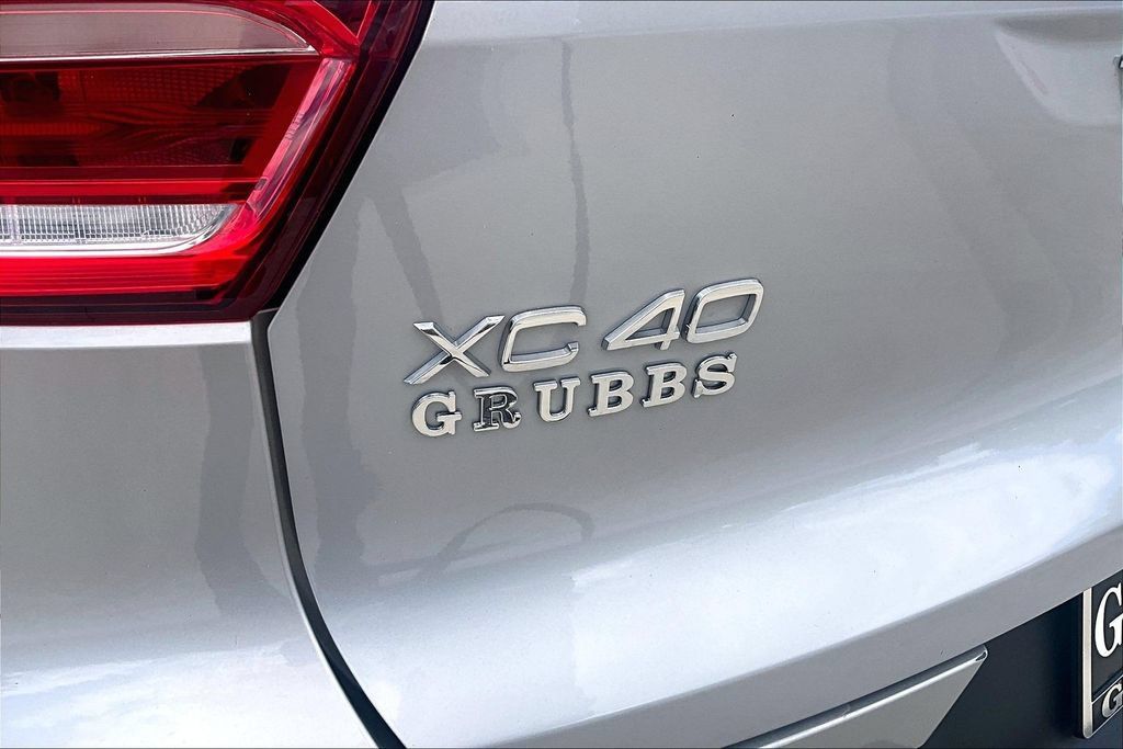 Certified 2024 Volvo XC40 B5 Plus w/ Protection Package Premier AWD/4WD image 43