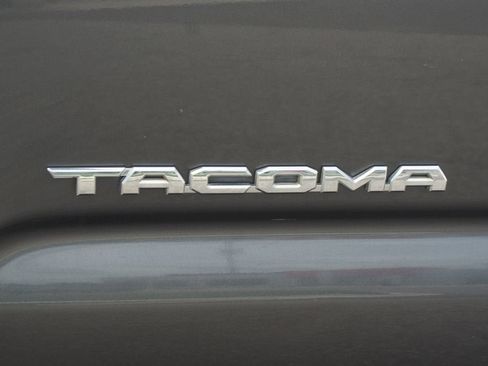 Used 2017 Toyota Tacoma TRD Sport RWD image 18