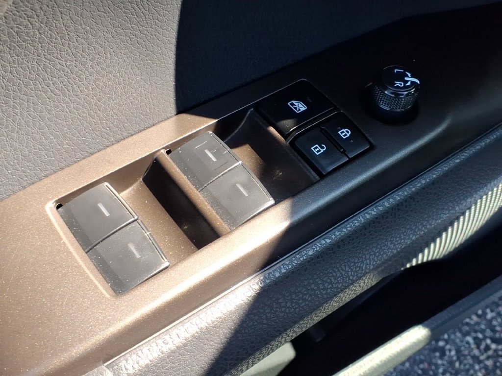 Used 2023 Toyota Camry SE FWD image 15