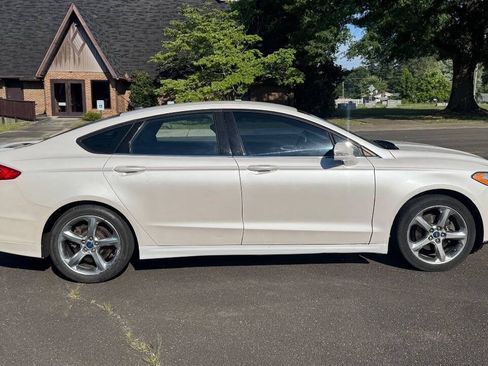 Used 2013 Ford Fusion SE FWD image 9