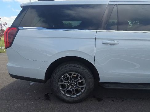 Used 2025 Ford Expedition Max Active AWD/4WD image 7