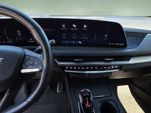 Used 2024 Cadillac XT4 Sport FWD image 13
