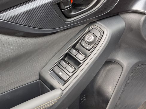 Used 2022 Subaru Crosstrek 2.5i Sport w/ Moonroof Package image 17