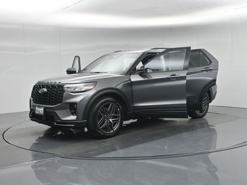 Used 2025 Ford Explorer ST-Line w/ Premium Package RWD image 33