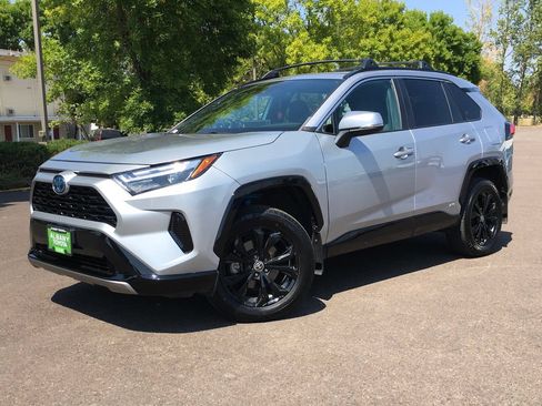 Used 2022 Toyota RAV4 SE w/ Convenience Package AWD/4WD image 1