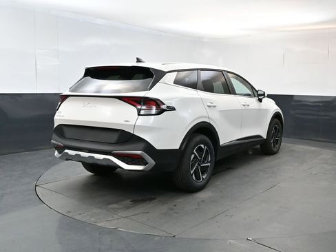 Used 2023 Kia Sportage LX AWD/4WD image 5