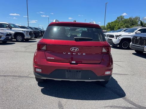 Used 2024 Hyundai Venue Limited FWD image 4