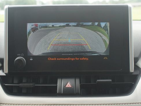 Used 2025 Toyota RAV4 XLE AWD/4WD image 7