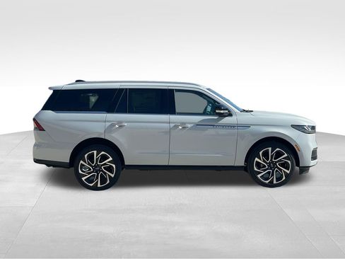 New 2026 Lincoln Navigator Reserve AWD/4WD image 6
