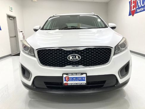 Used 2016 Kia Sorento LX image 4