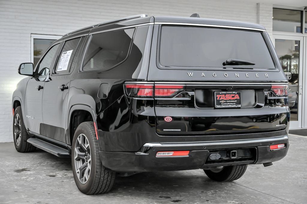 Used 2023 Jeep Wagoneer L Series III w/ Preferred Equipment Group AWD/4WD image 9
