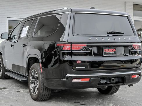 Used 2023 Jeep Wagoneer L Series III w/ Preferred Equipment Group AWD/4WD image 9