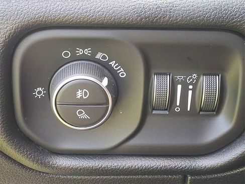 Used 2019 RAM 1500 Laramie image 25