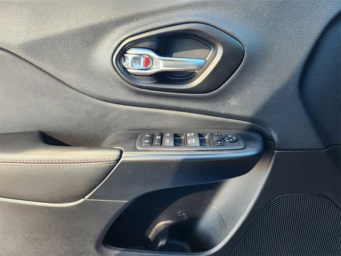 Used 2023 Jeep Cherokee Trailhawk image 24