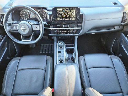 Used 2024 Nissan Pathfinder SL image 9