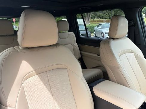 Used 2023 Jeep Grand Cherokee L Limited w/ Luxury Tech Group II AWD/4WD image 30