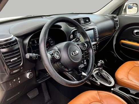 Used 2016 Kia Soul ! w/ Premium Package image 11