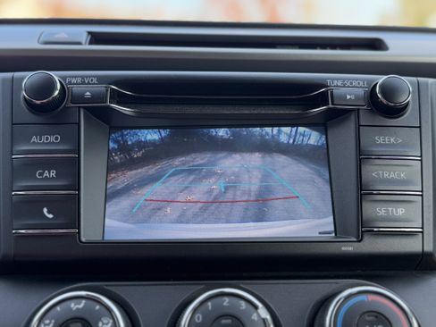 Used 2018 Toyota RAV4 LE image 3